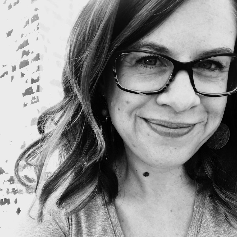 claire-bw